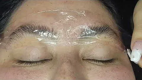 Laminado de cejas: qué es, cuánto dura, precio y sus consecuencias